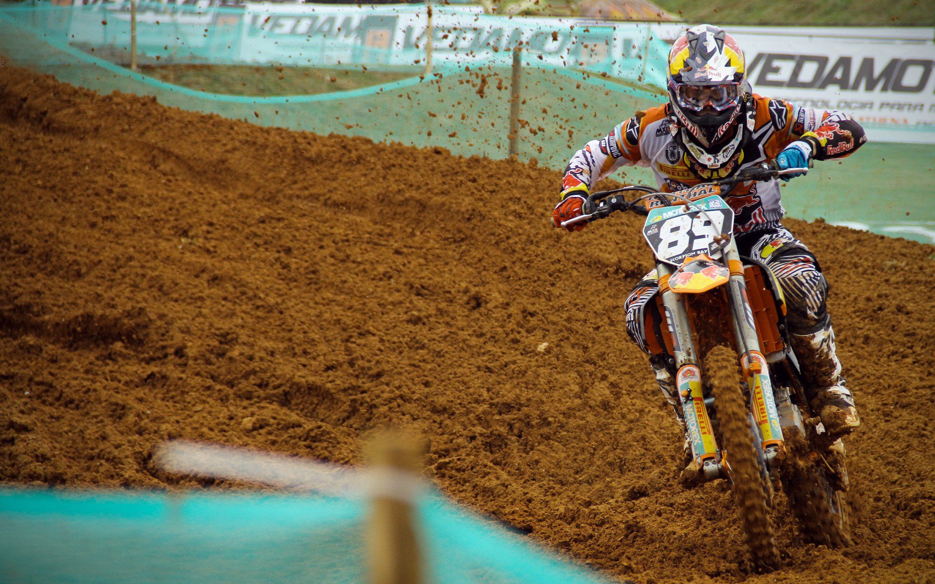 跨界风暴,当贝蒂斯强压新西兰,阿坎吉在F1赛道接管比赛