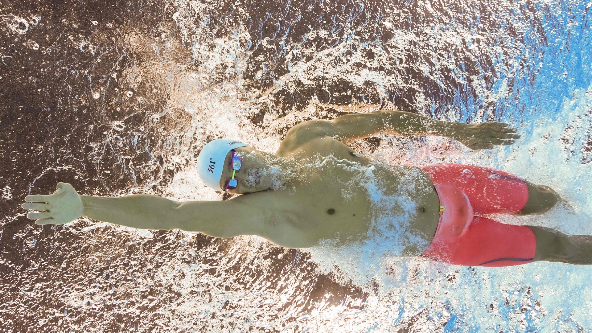 英超争冠焦点战与快船狂胜,体育世界的双重奏