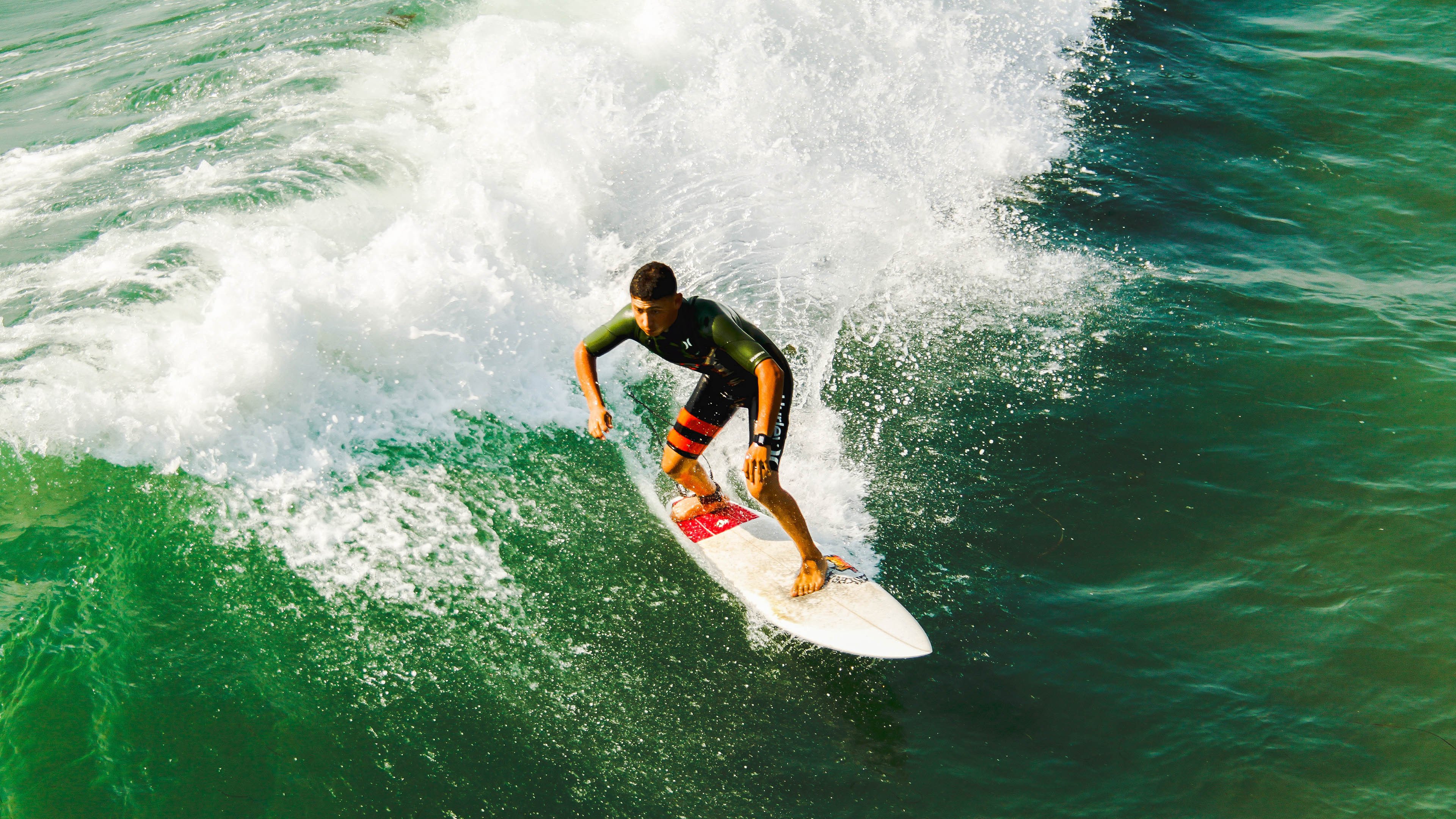 佩德里连击破局,芬兰稳如磐石力克墨西哥